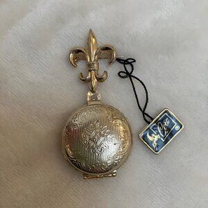 NWT Vintage Signed Coro Fleur de lis gold tone Locket brooch